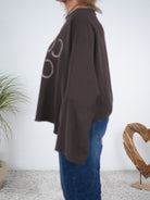 Sweaty-Poncho mit überschnittenem Arm und ausgefranstem Abschlüssen