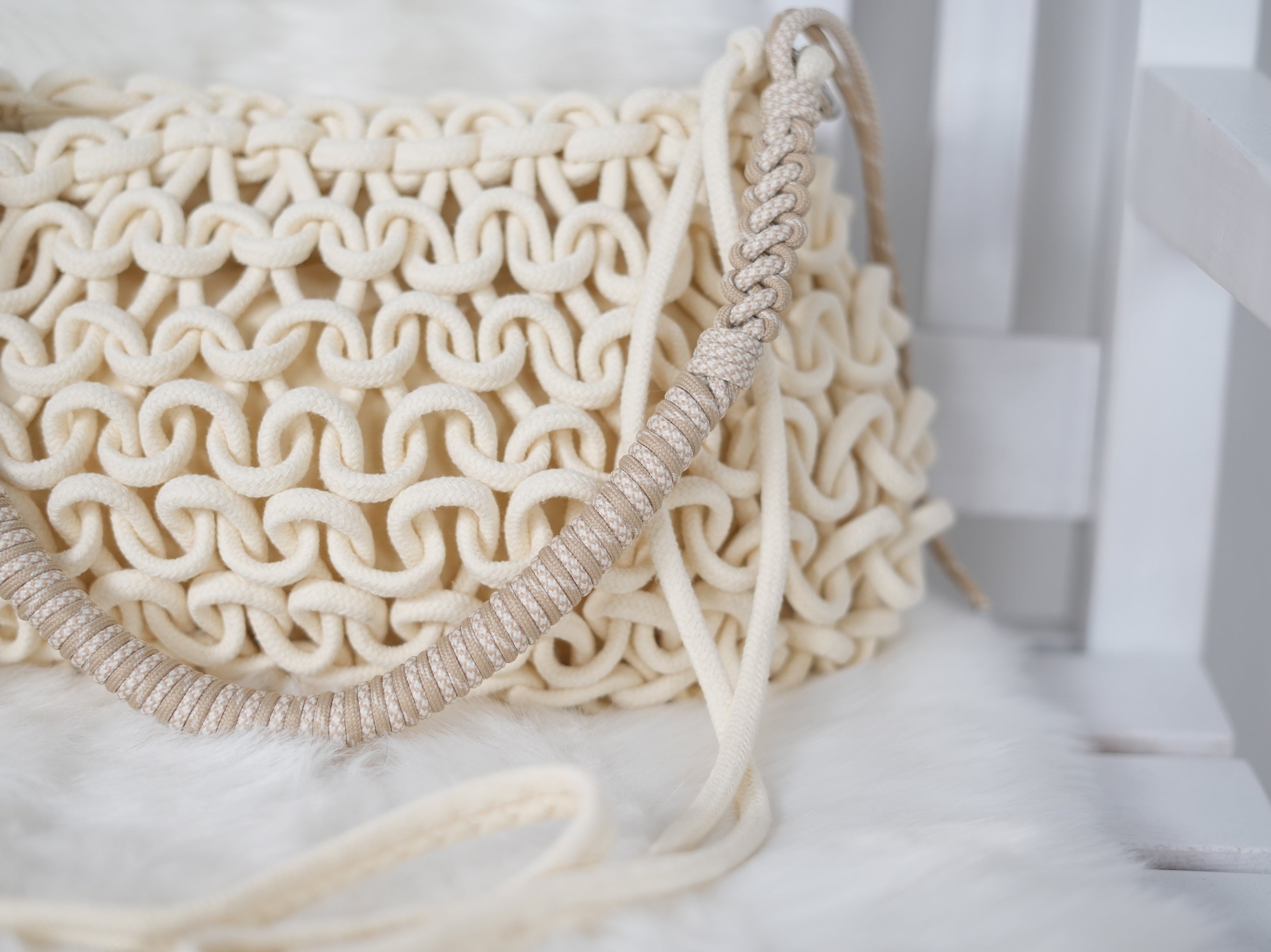 Tasche im geflochtenem Design