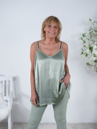 Top im Satin Glanz Einheitsgröße (ca Gr. 42 "oversize"-46) Olive