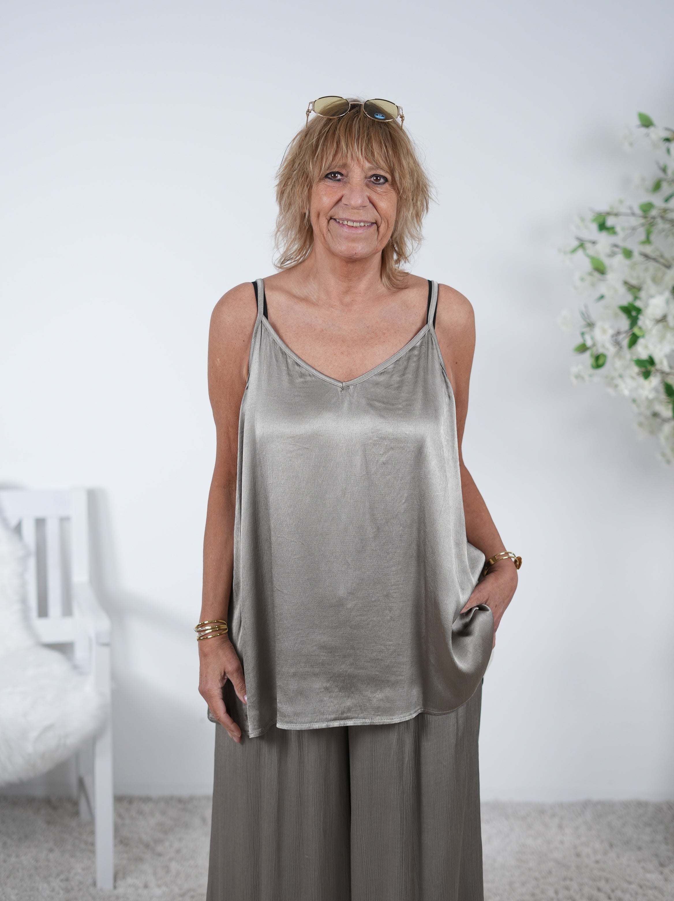 Top im Satin Glanz Einheitsgröße (ca Gr. 42 "oversize"-46) Taupe