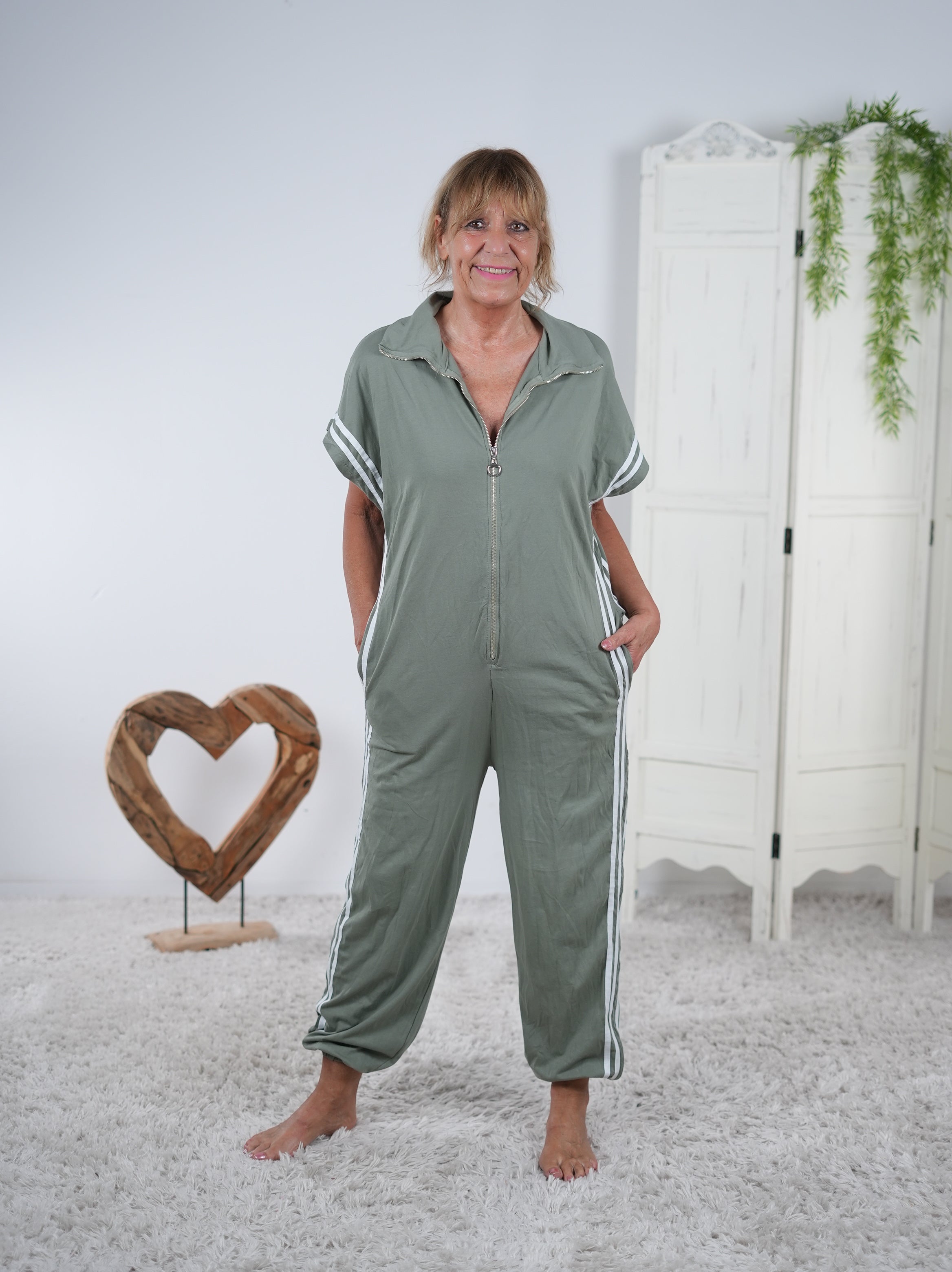 unifarbener Jumper im Shirt Look
