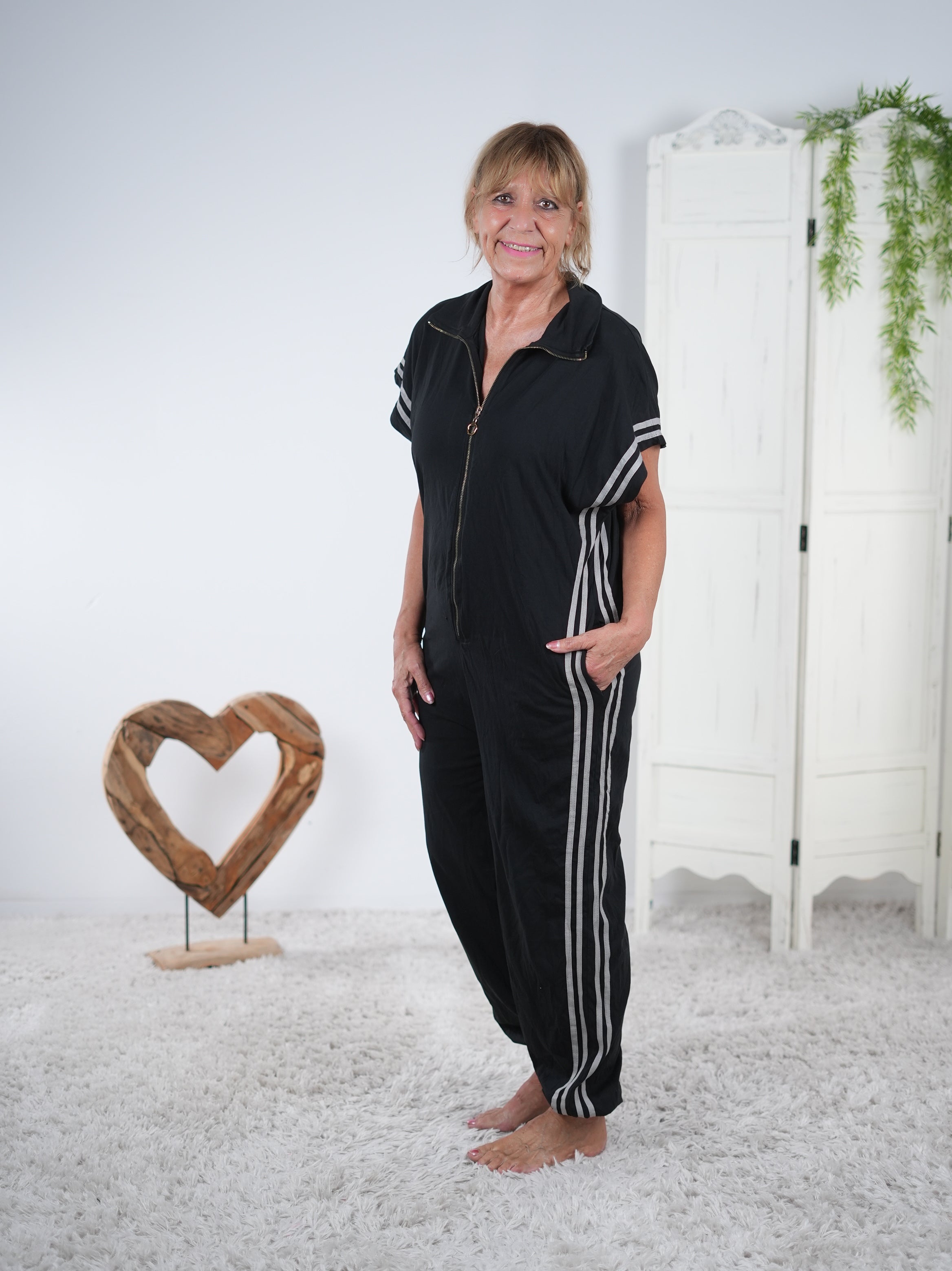 unifarbener Jumper im Shirt Look