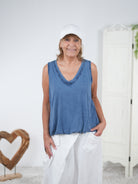 unifarbenes Top mit Ballon Abschluss Blau