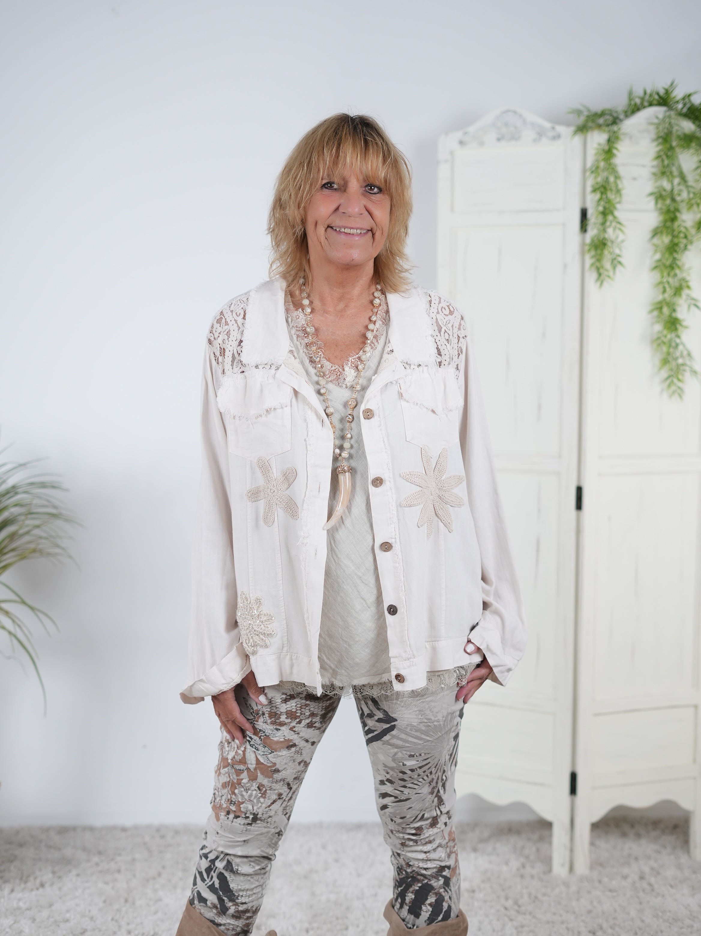 Verspielte Jacke mit Blumen Patches