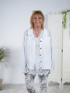 Verspielte Jacke mit Blumen Patches Weiß