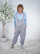 weiche Latzhose im Leo Look One Size (ca Größe 38-44) Blau
