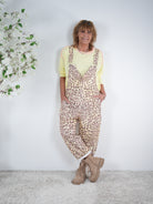 weiche Latzhose im Leo Look One Size (ca Größe 38-44) Gelb