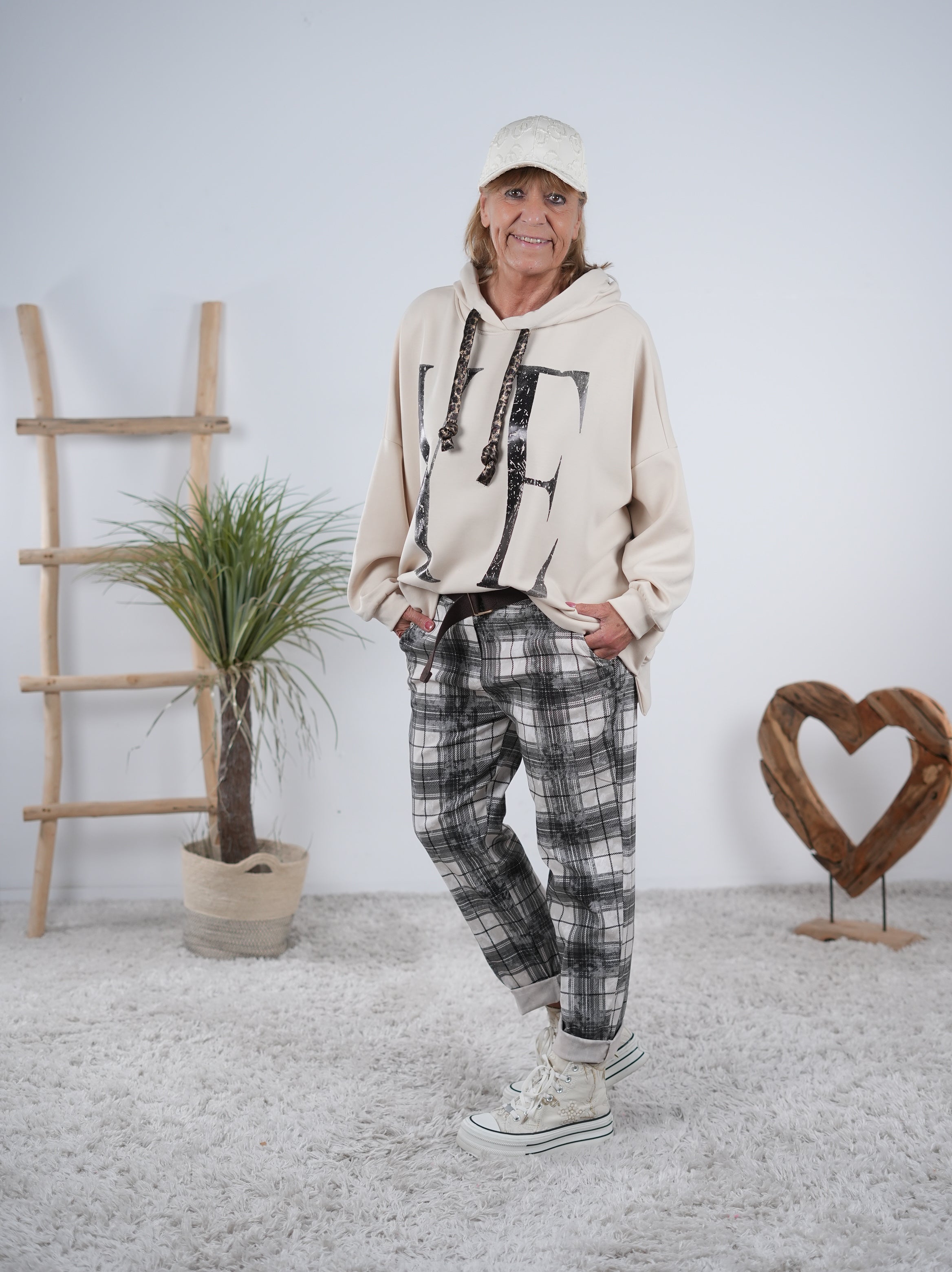 weicher Hoody mit foliertem Print und auffälligen Kordeln Beige