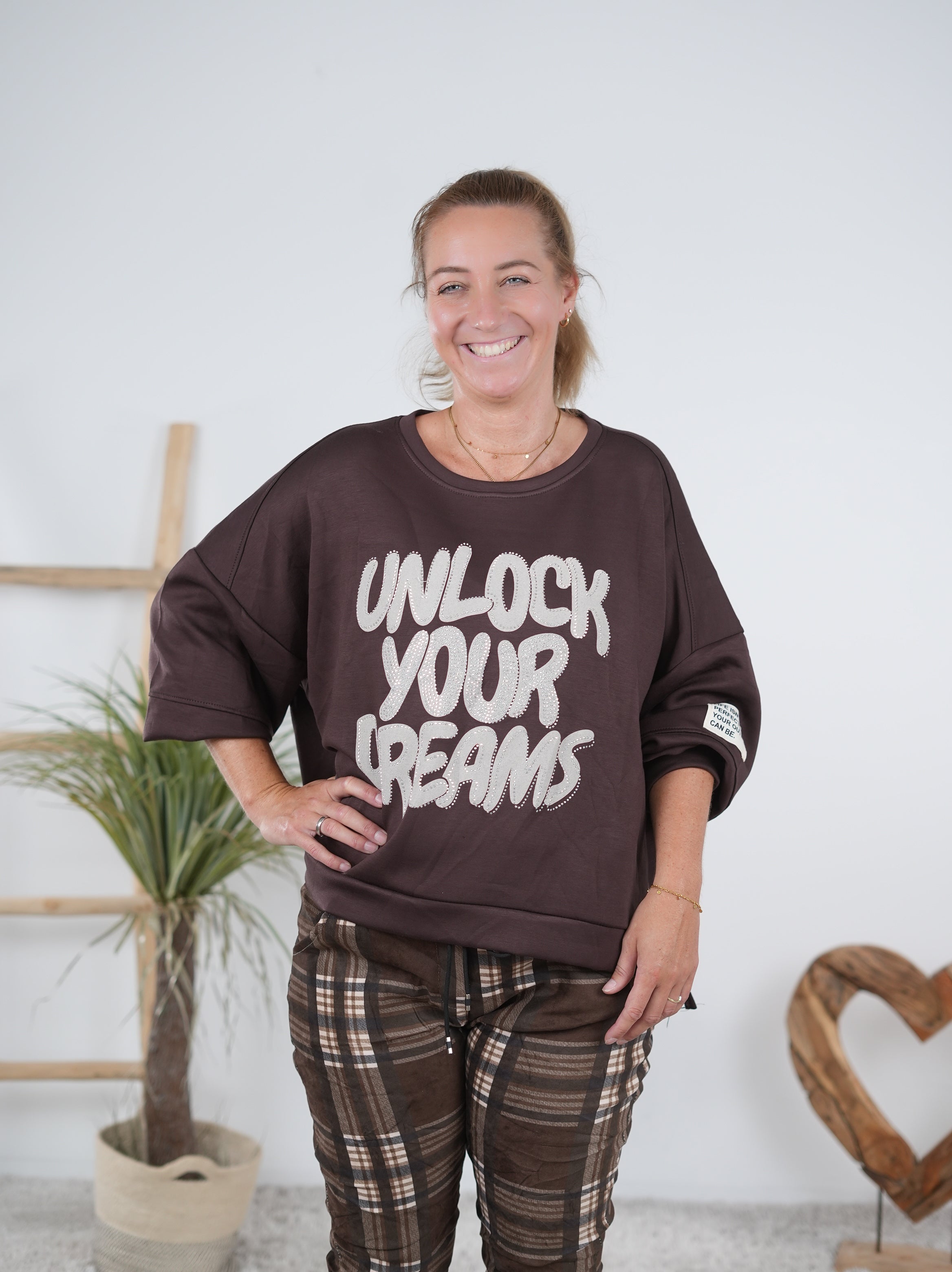 Weiches Sweaty im Vokuhila Schnitt und Print Schoko