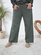 Weite Jogpant mit aufgesetzten Taschen Olive
