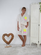 2-Teiler in Musselin mit Neon Schriftzug Vanille